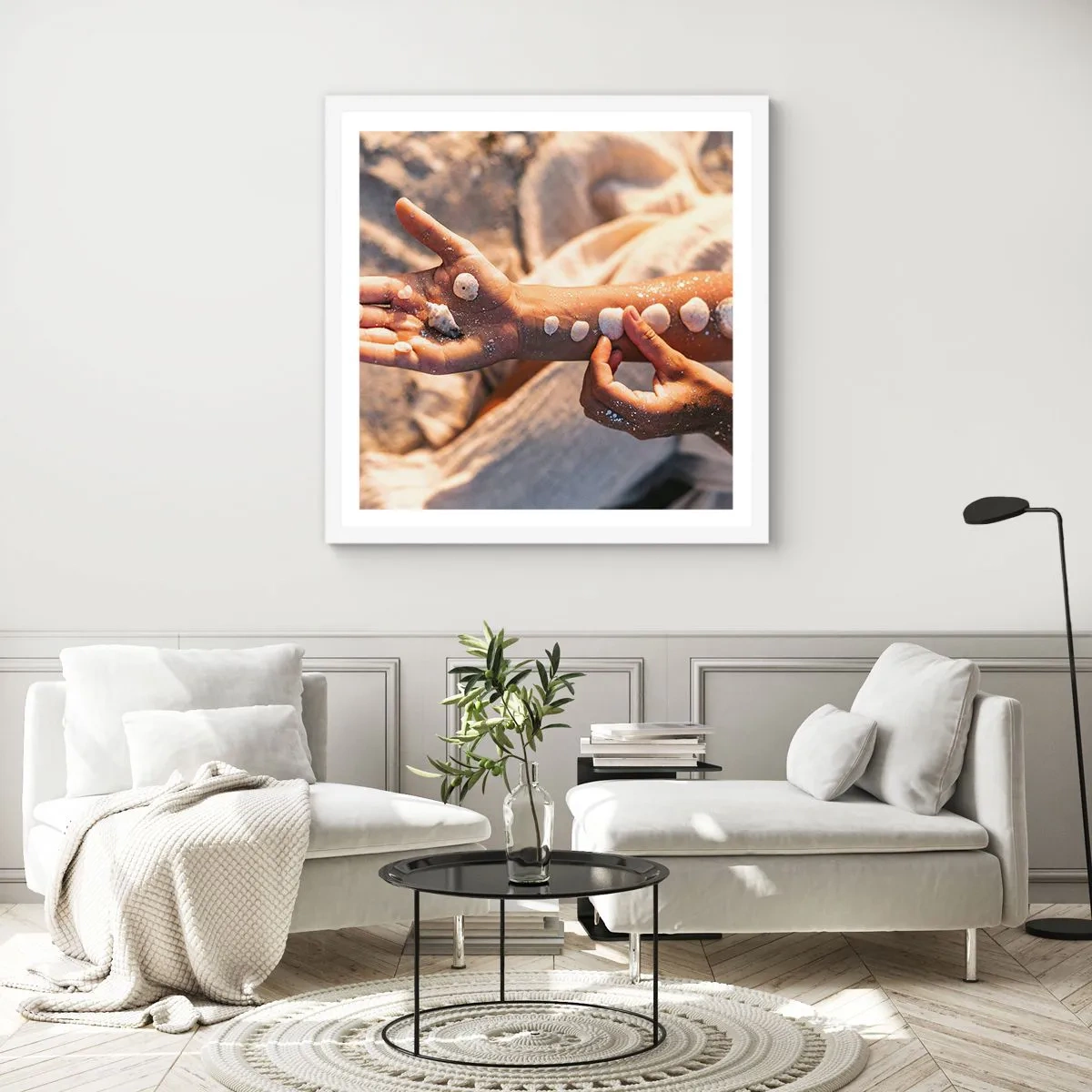 Affisch i vit ram - Skönhet inom handens räckvidd - 50x50 cm