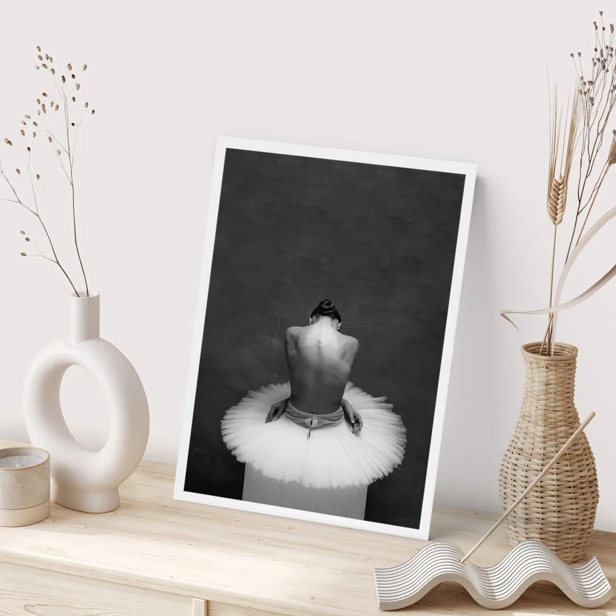 Affisch - Hon blommar ut - 70x100 cm