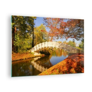 Glastavla - Bild på glas - En träbro över en flod omgiven av höstfärger - 70x50cm - På suckarnas vita bro - Modern väggdekoration för vardagsrum och sovrum ARTTOR