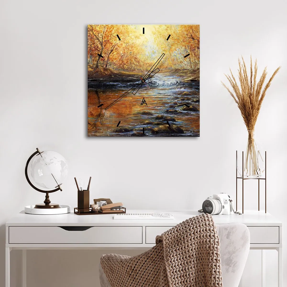 Väggklocka - Klocka på glas - Gyllene bäck - 30x30 cm