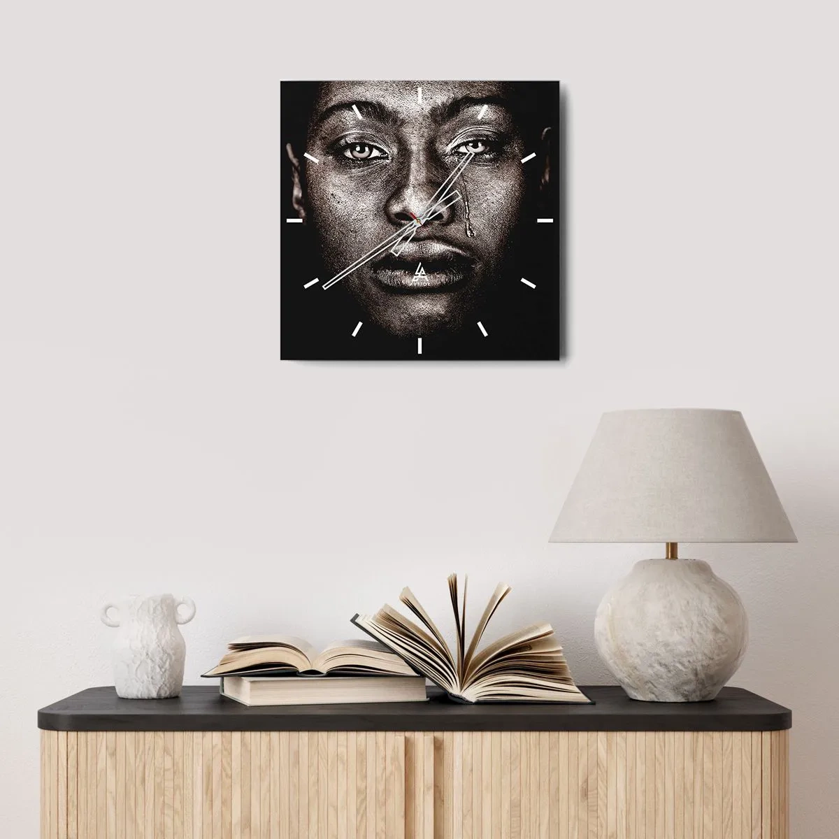 Väggklocka - Klocka på glas - En tår - 40x40 cm