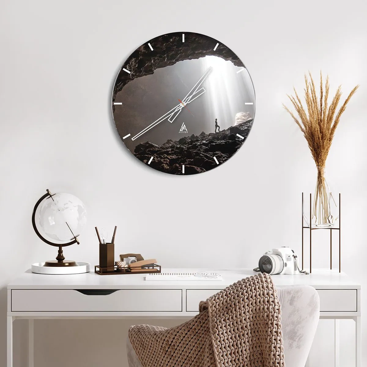 Väggklocka - Klocka på glas - Ljusfylld grotta - 30x30 cm