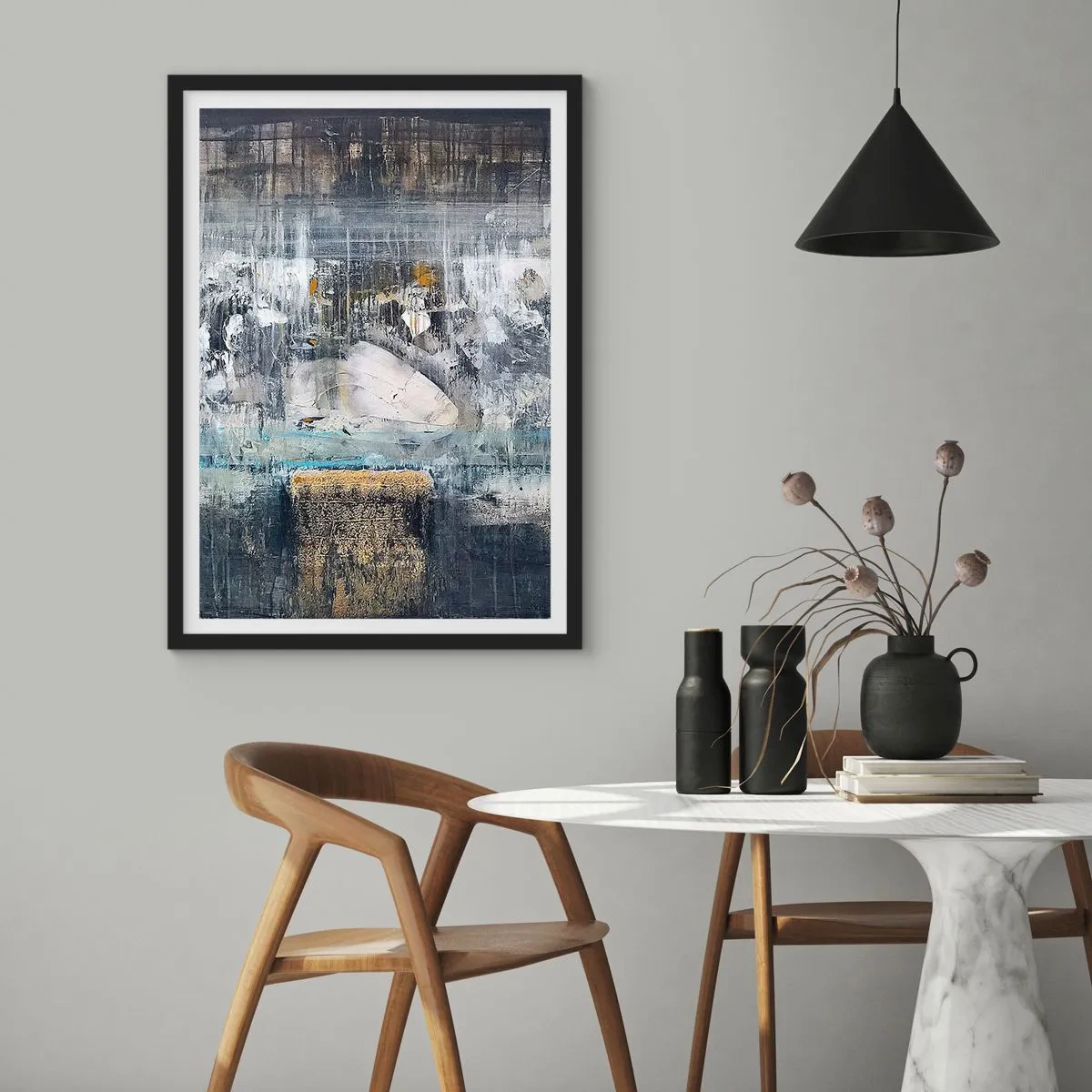 Affisch i svart ram - En abstrakt komposition i nyanser av grått och guld. - 50x70cm - På is och klumpar - Modern väggdekoration för vardagsrum och sovrum ARTTOR