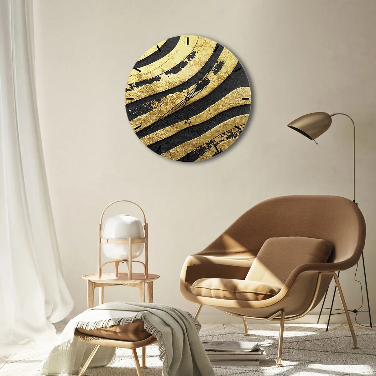 Väggklocka - Klocka på glas - Abstrakt mönster i guld och svart - 30x30cm - Allt flyter - Modern väggdekoration för vardagsrum, kök och sovrum ARTTOR