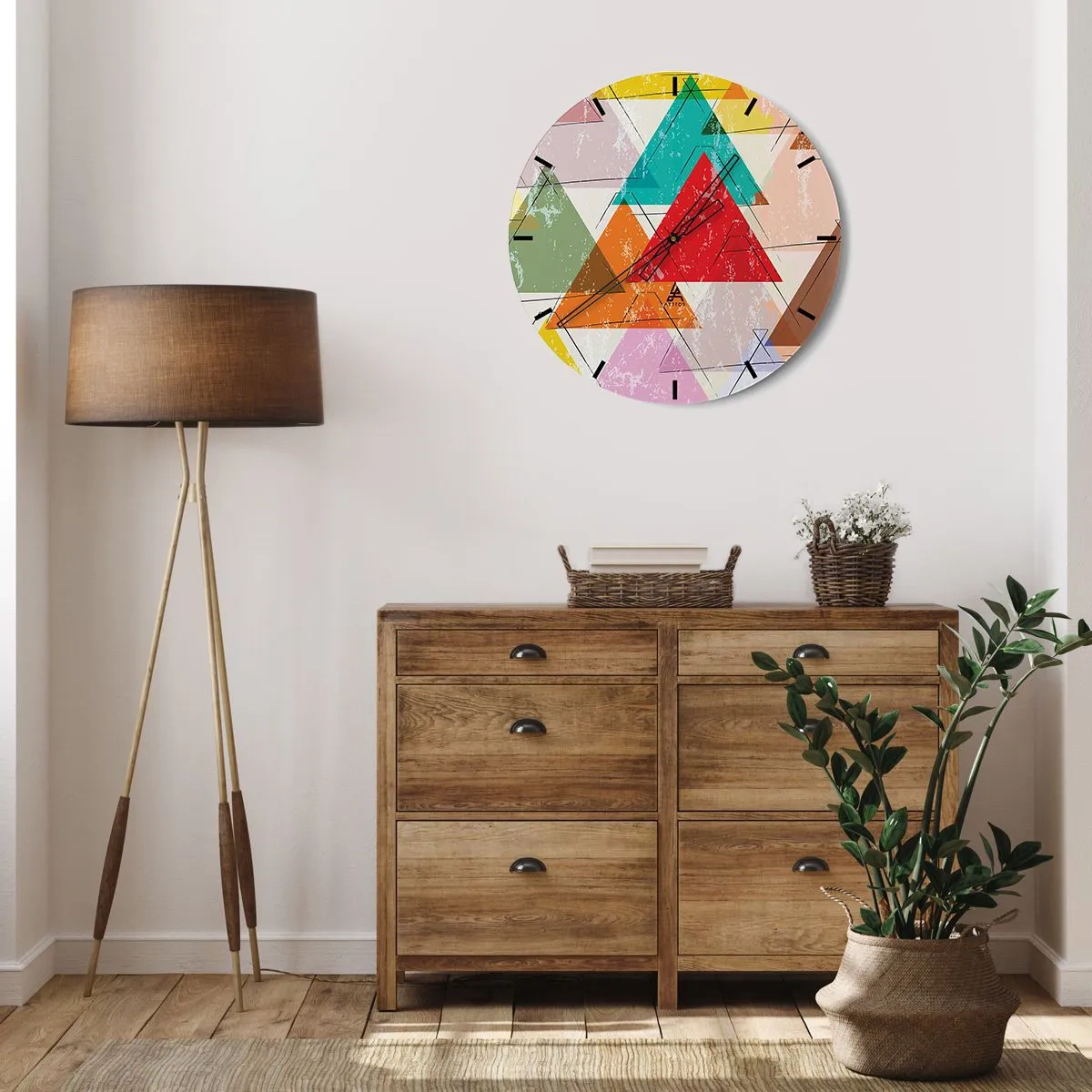 Väggklocka - Klocka på glas - Färgglada trianglar i geometrisk stil med åldrad effekt - 30x30cm - Tre gånger tre - Modern väggdekoration för vardagsrum, kök och sovrum ARTTOR