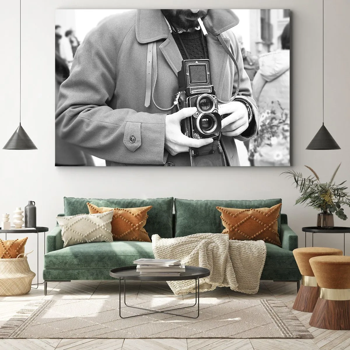 Canvastavla - Bild på duk - Svartvitt foto av en man med en retrokamera - 70x50cm - I retrostil - Modern väggdekoration för vardagsrum och sovrum ARTTOR