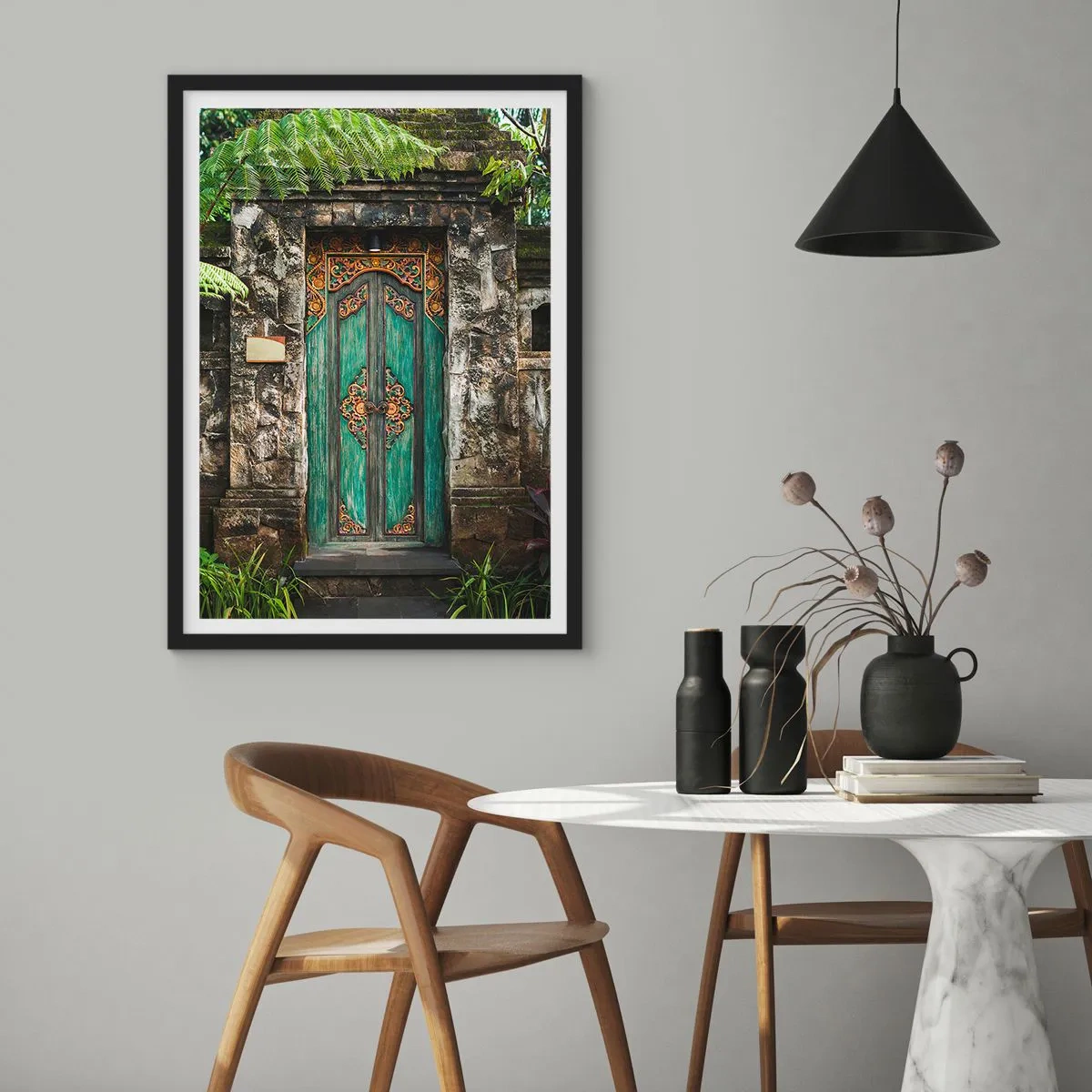 Affisch i svart ram - Rustik dörr med orientaliska ornament i grönt - 50x70cm - Dörren till exotiska världen - Modern väggdekoration för vardagsrum och sovrum ARTTOR