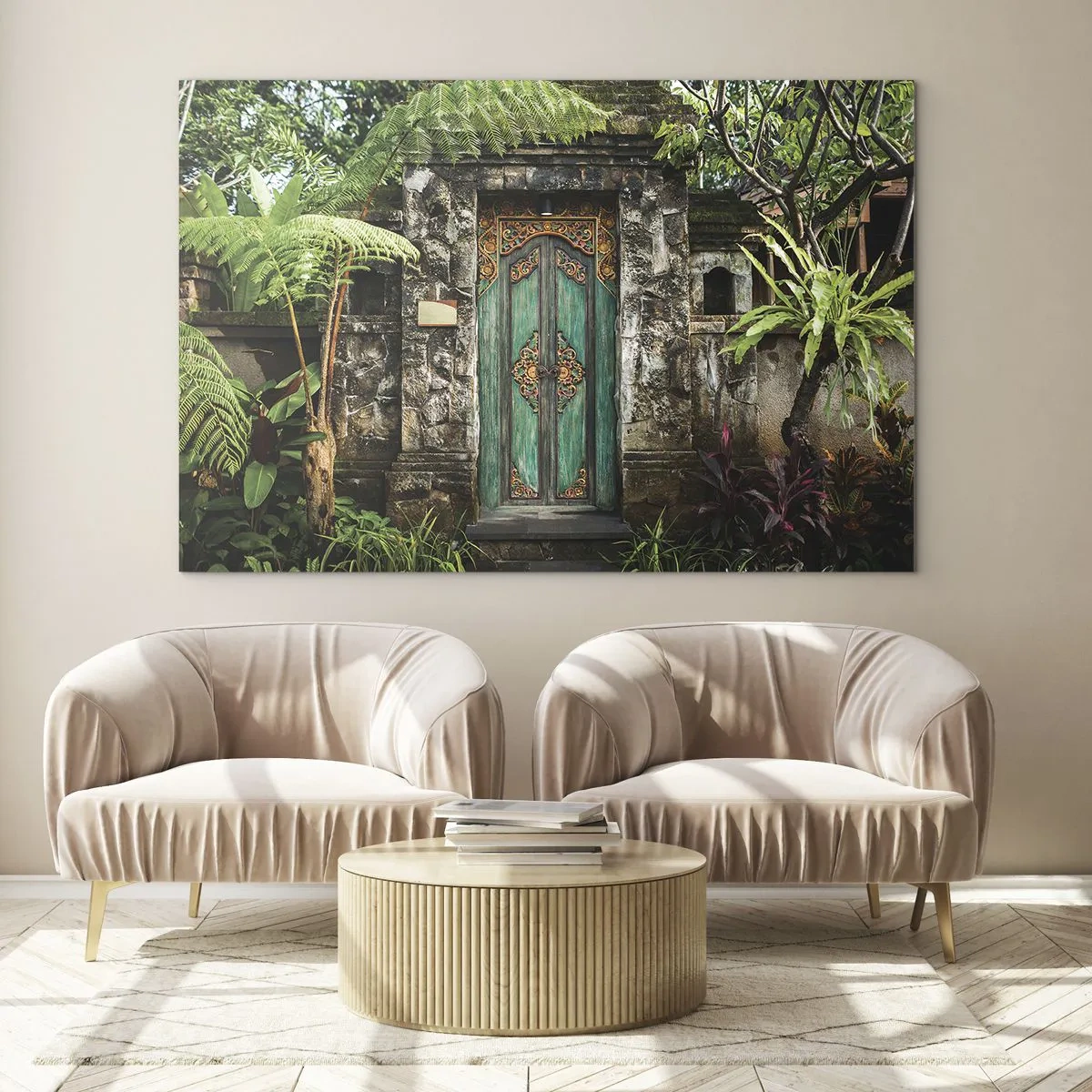 Glastavla - Bild på glas - Utsmyckad turkos dörr i en stenmur omgiven av tropisk vegetation - 70x50cm - Dörren till exotiska världen - Modern väggdekoration för vardagsrum och sovrum ARTTOR