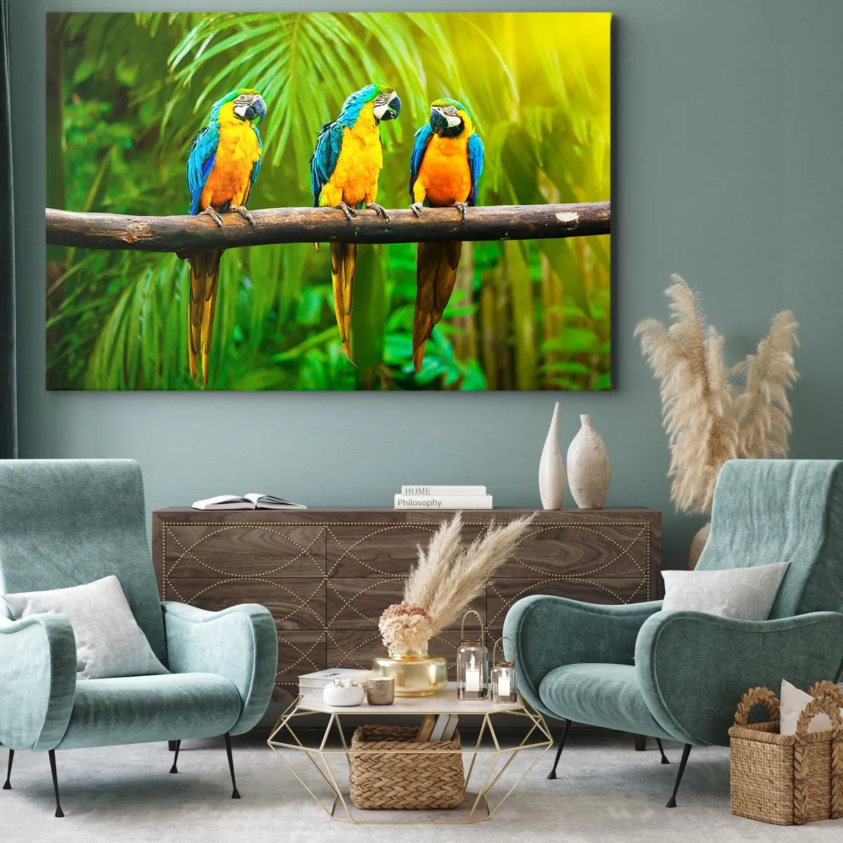Canvastavla - Bild på duk - Tre färgglada papegojor mot en bakgrund av tropisk grönska - 70x50cm - Har du hört att hon...? - Modern väggdekoration för vardagsrum och sovrum ARTTOR