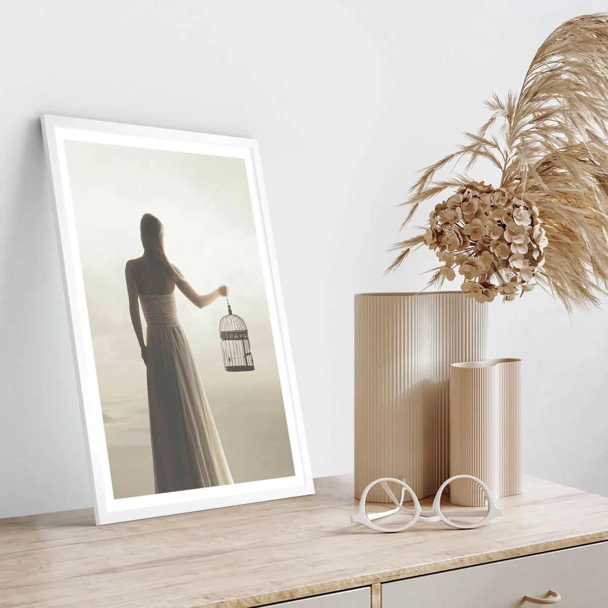 Affisch i vit ram - Var fri - 61x91 cm