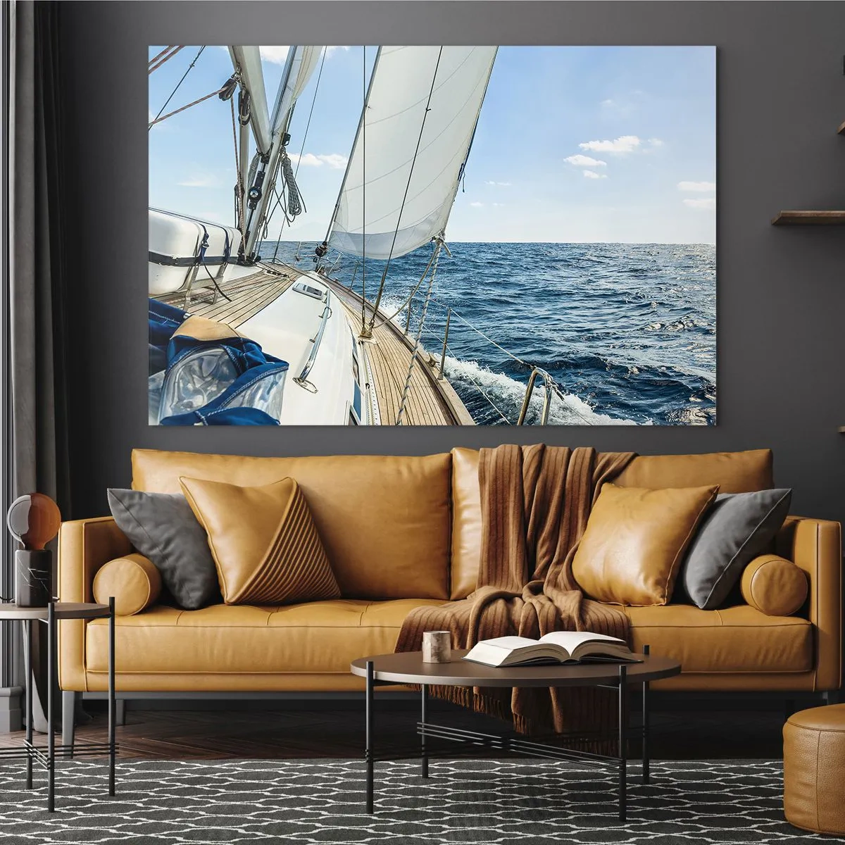 Glastavla - Bild på glas - En yacht på öppet hav med utfällda segel - 70x50cm - Heja äventyret - Modern väggdekoration för vardagsrum och sovrum ARTTOR