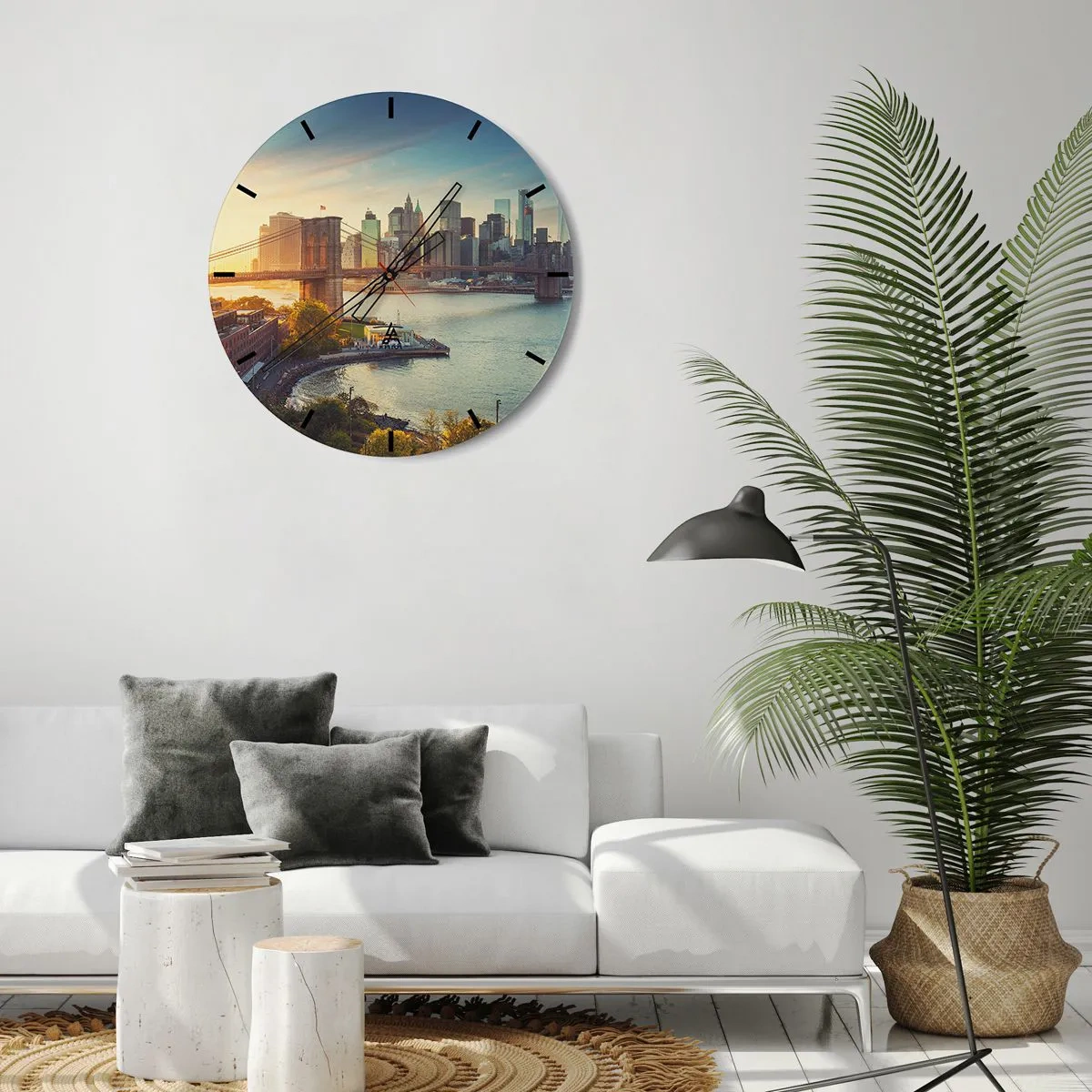 Väggklocka - Klocka på glas - Utsikt över Brooklyn Bridge och stadens silhuett vid solnedgången - 30x30cm - Storstadsgryning - Modern väggdekoration för vardagsrum, kök och sovrum ARTTOR
