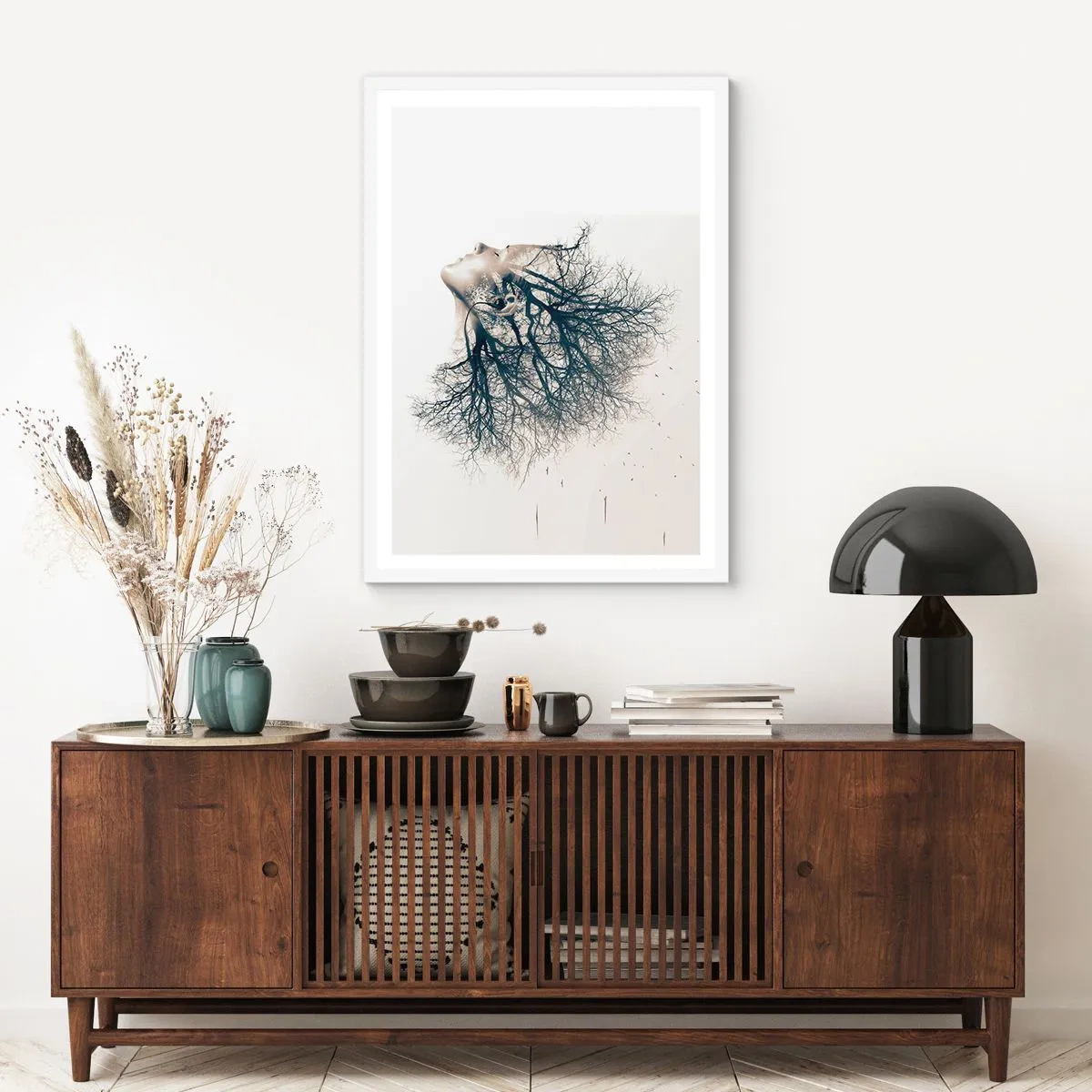Affisch i vit ram - Lyssnar på trädens viskningar - 70x100 cm