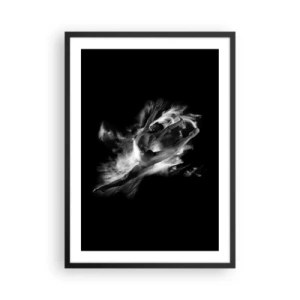 Affisch i svart ram - En dansare i dynamisk rörelse mot en svart bakgrund - 50x70cm - Fångad i luften - Modern väggdekoration för vardagsrum och sovrum ARTTOR