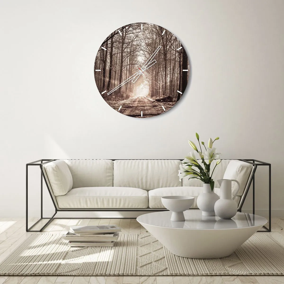 Väggklocka - Klocka på glas - En trädallé i ett höstlandskap med perspektiv in i djupet - 30x30cm - Skogens domkyrka - Modern väggdekoration för vardagsrum, kök och sovrum ARTTOR