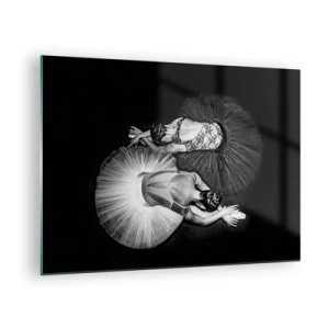 Glastavla - Bild på glas - Två ballerinor i vilande pose med svarta och vita tyllkjol - 70x50cm - Jin och jang – den perfekta balansen - Modern väggdekoration för vardagsrum och sovrum ARTTOR