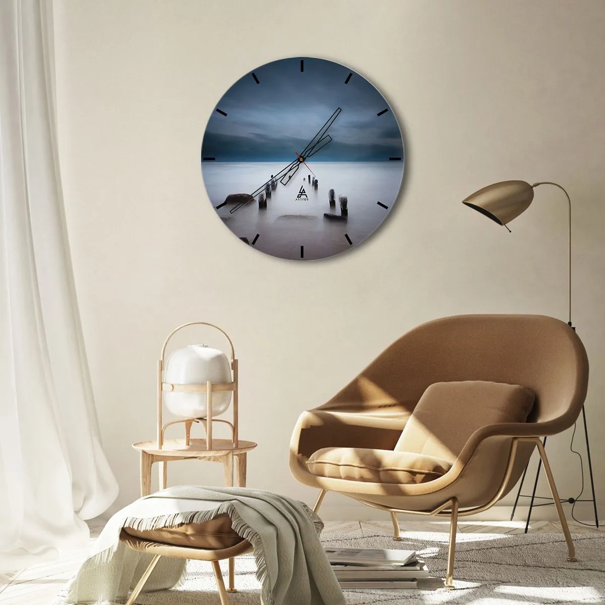 Väggklocka - Klocka på glas - Svartvitt landskap med ett ensamt träd - 30x30cm - Fundersam sjö - Modern väggdekoration för vardagsrum, kök och sovrum ARTTOR