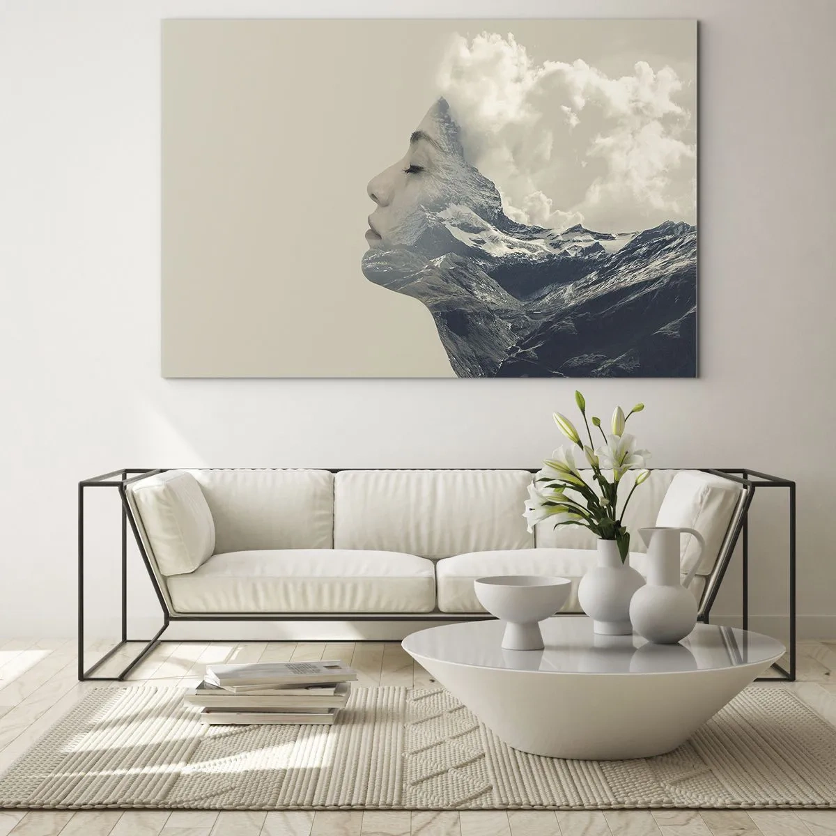 Glastavla - Bild på glas - En kvinnas profil med ett landskap av berg och moln i bakgrunden. - 70x50cm - Elementens skönhet - Modern väggdekoration för vardagsrum och sovrum ARTTOR