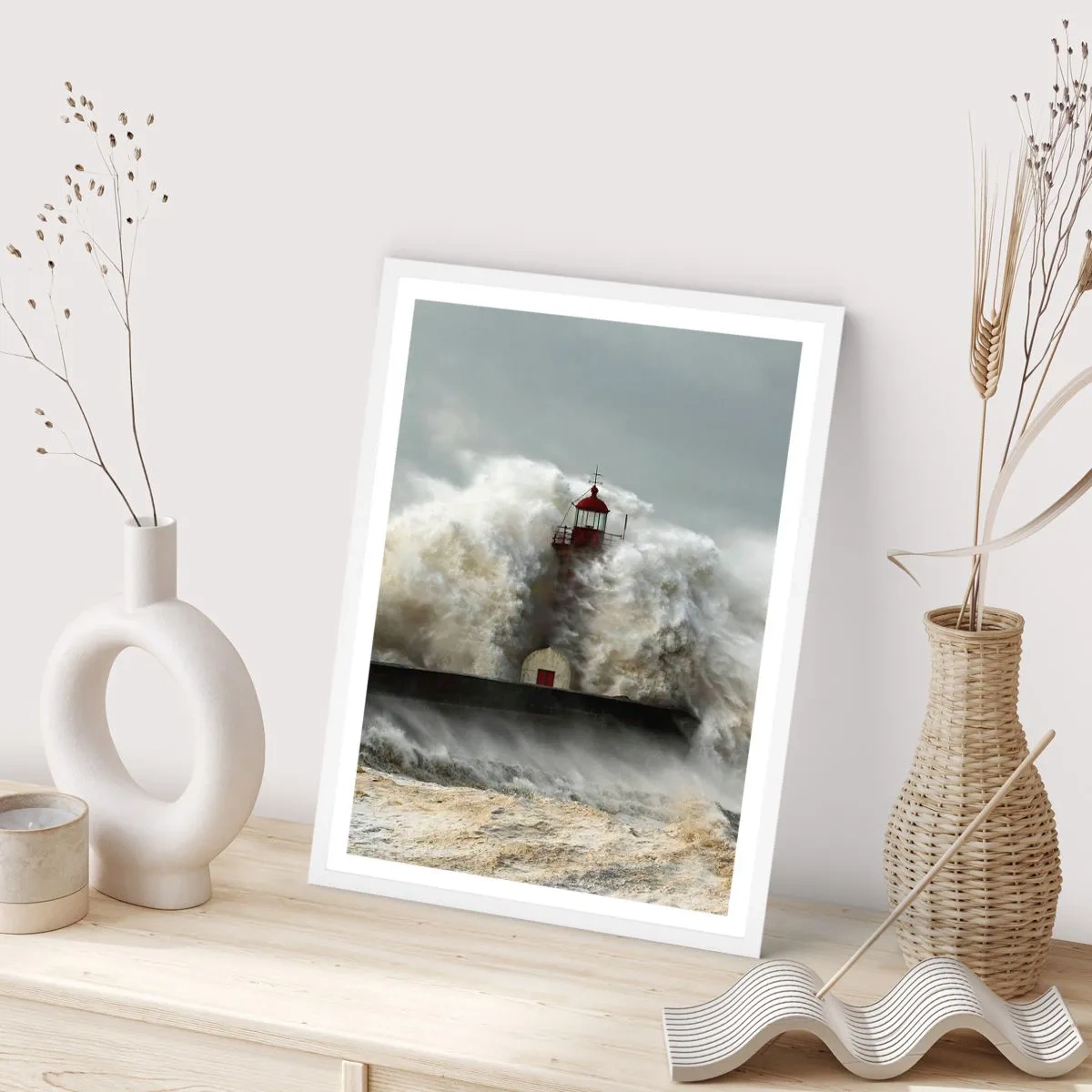 Affisch i vit ram - Havets ilska - 50x70 cm