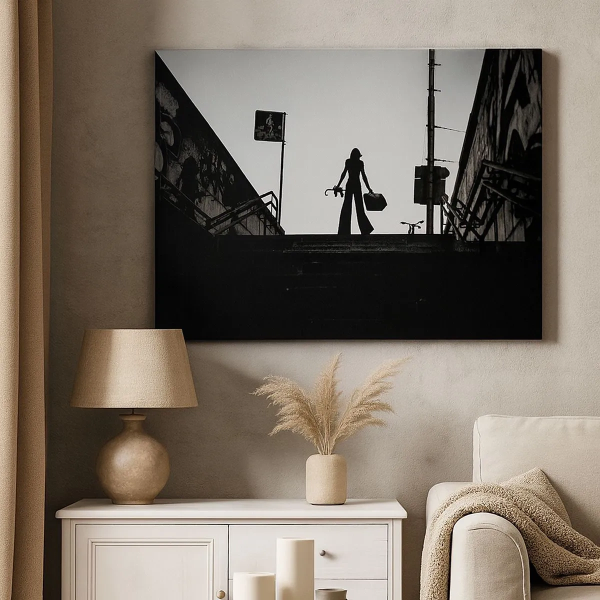 Canvastavla - Bild på duk - En kvinnas figur på trappan i svartvitt med en dynamisk atmosfär - 70x50cm - Stadsvandring - Modern väggdekoration för vardagsrum och sovrum ARTTOR