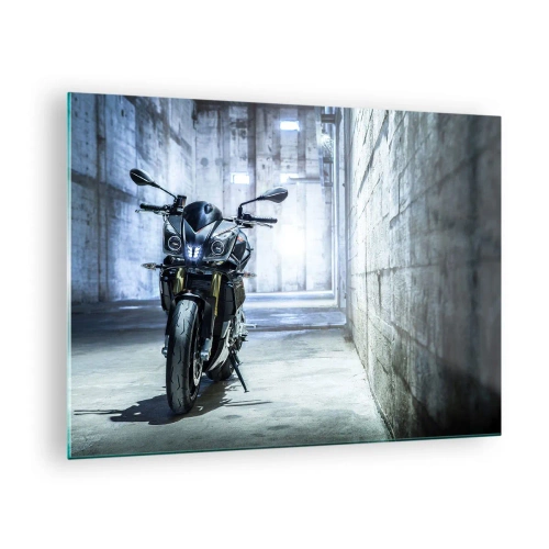Glastavla - Bild på glas - En motorcykel i en industriell interiör med betongväggar - 70x50cm - Innan motorn vrålar - Modern väggdekoration för vardagsrum och sovrum ARTTOR
