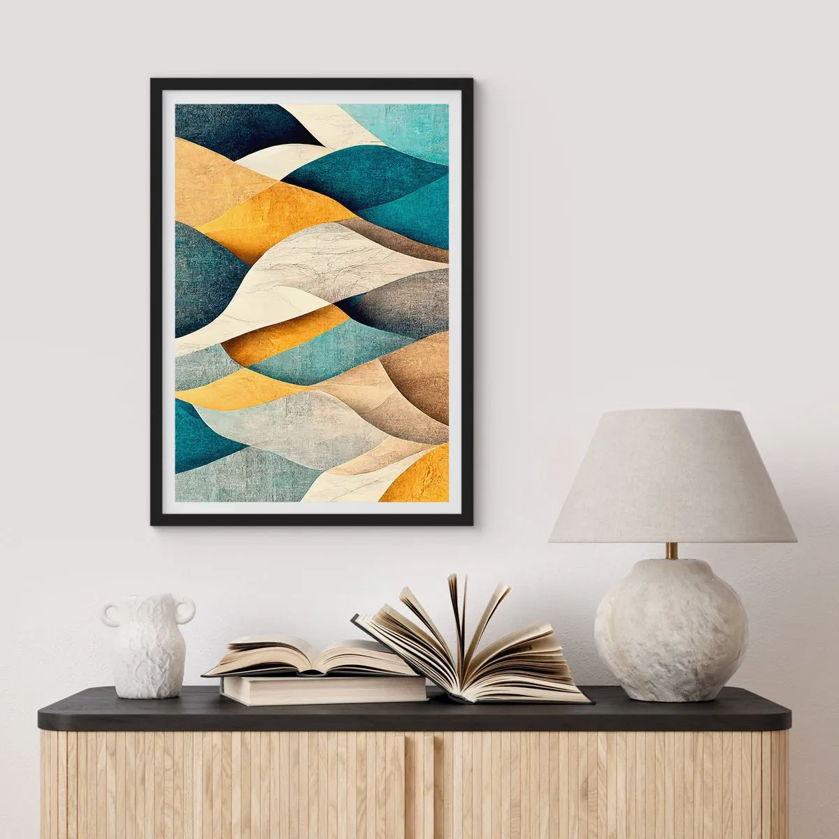 Affisch i svart ram - En abstrakt komposition av vågiga former i gyllene och blå färger. - 50x70cm - Rytm och vågrörelse - Modern väggdekoration för vardagsrum och sovrum ARTTOR