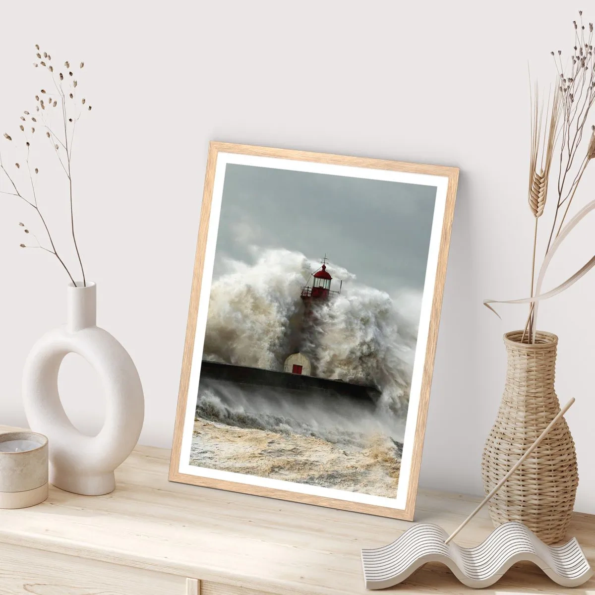 Affisch i ram av ljusek - Havets ilska - 70x100 cm