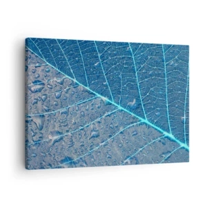 Canvastavla - Bild på duk - Ett löv i nyanser av blått med vattendroppar - 70x50cm - Livet i det blåa - Modern väggdekoration för vardagsrum och sovrum ARTTOR