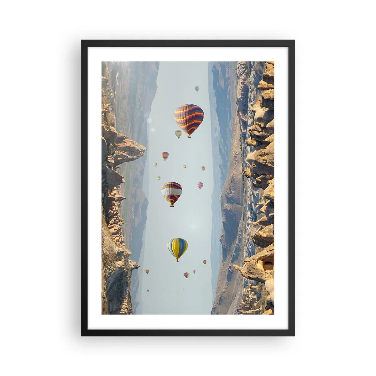 Affisch i svart ram - Varmluftsballonger som svävar över stenig terräng - 50x70cm - Här är allt möjligt - Modern väggdekoration för vardagsrum och sovrum ARTTOR