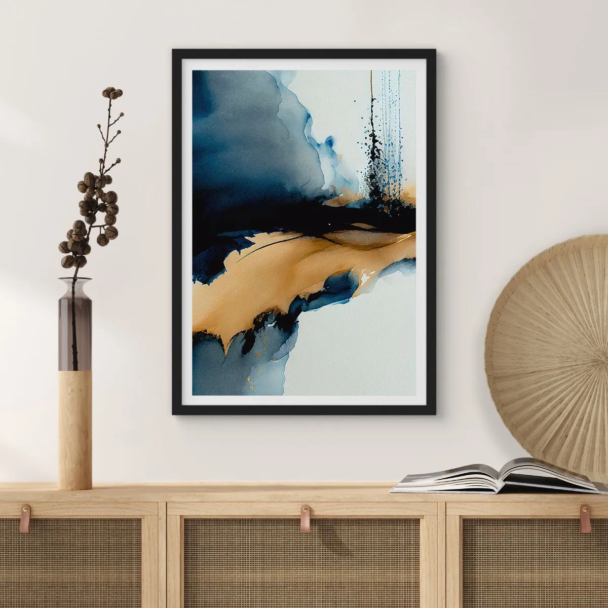 Affisch i svart ram - En abstrakt komposition i nyanser av marinblått och guld - 50x70cm - Bakom ridån - Modern väggdekoration för vardagsrum och sovrum ARTTOR