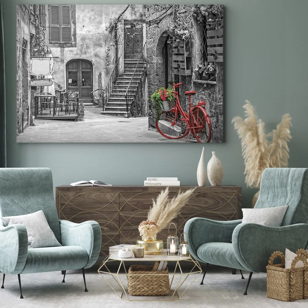 Canvastavla - Bild på duk - En röd cykel på en svartvit gata - 70x50cm - Toskansk hörna - Modern väggdekoration för vardagsrum och sovrum ARTTOR