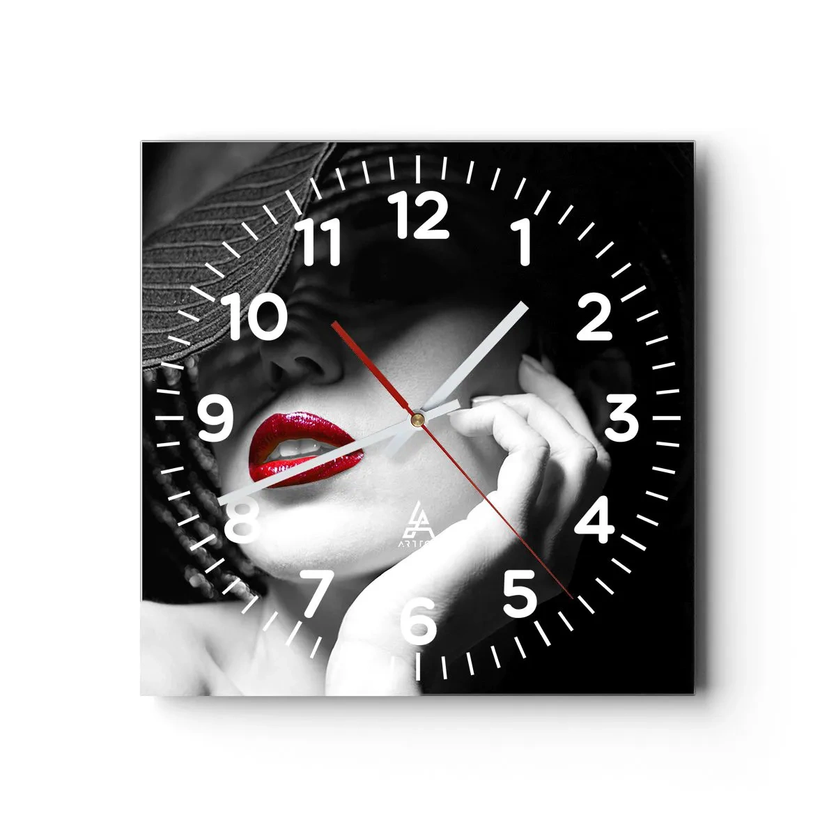 Väggklocka - Klocka på glas - En studie i scharlakansröd - 30x30 cm