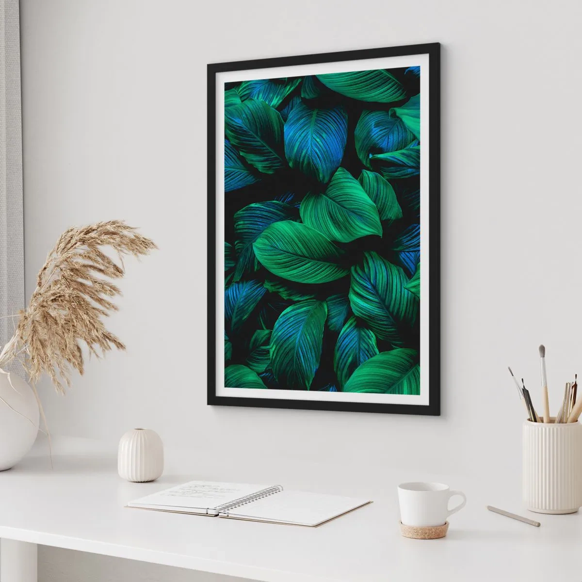 Affisch i svart ram - Gröna blad i intensiva nyanser - 50x70cm - I gröna folkmassan - Modern väggdekoration för vardagsrum och sovrum ARTTOR