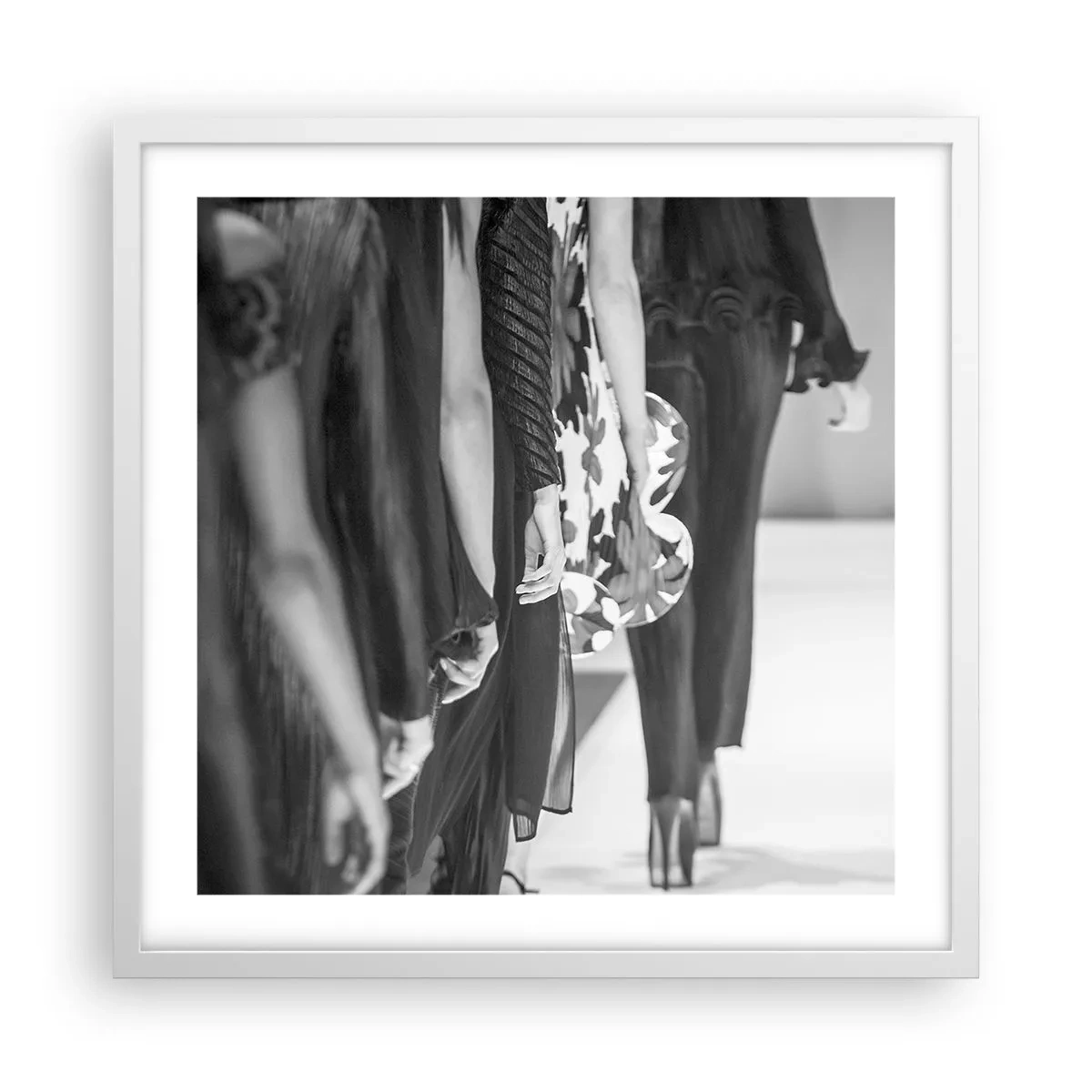 Affisch i vit ram - En elegant parad - 50x50 cm