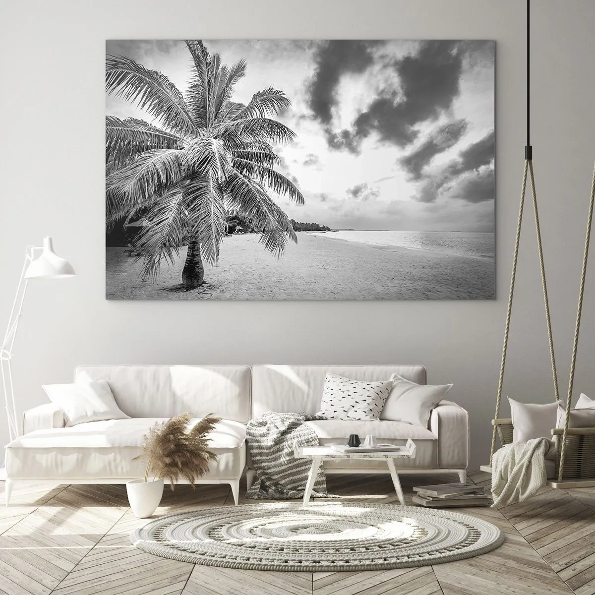 Glastavla - Bild på glas - En svartvit palm på en tom strand med en molnig himmel. - 70x50cm - När du längtar efter ensamheten... - Modern väggdekoration för vardagsrum och sovrum ARTTOR