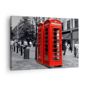 Canvastavla - Bild på duk - Röda telefonkiosker mot en svartvit urban bakgrund. - 70x50cm - Röda telefonkiosker - Modern väggdekoration för vardagsrum och sovrum ARTTOR