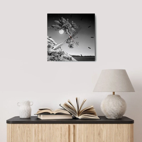 Väggklocka - Klocka på glas - Segerrik kämpe - 30x30 cm