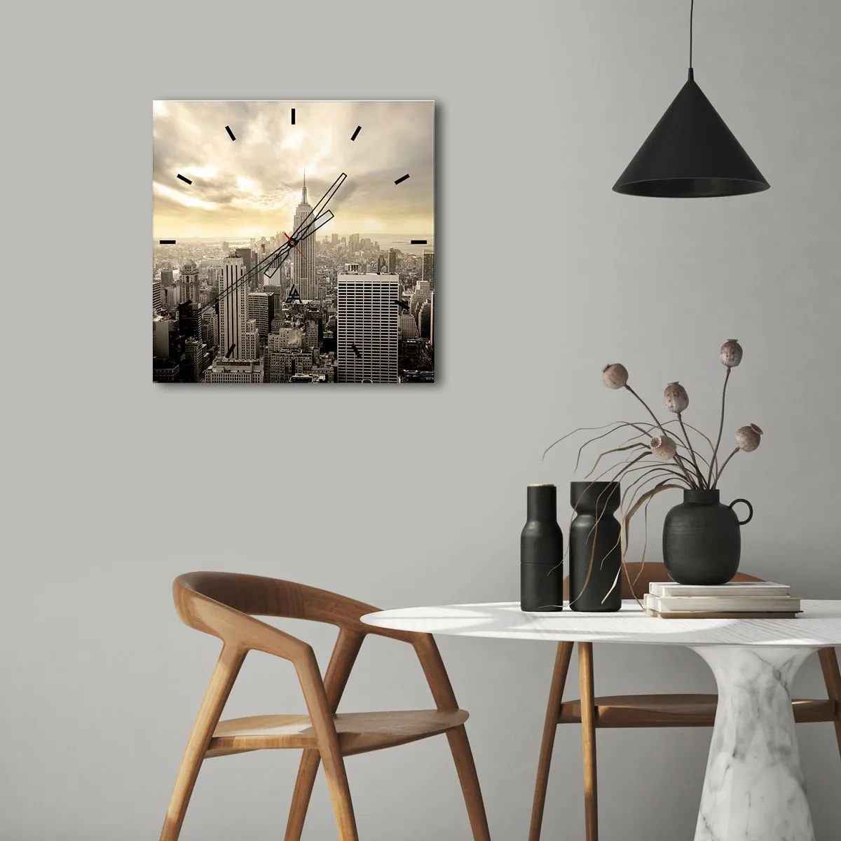 Väggklocka - Klocka på glas - New York i grånyanser - 40x40 cm