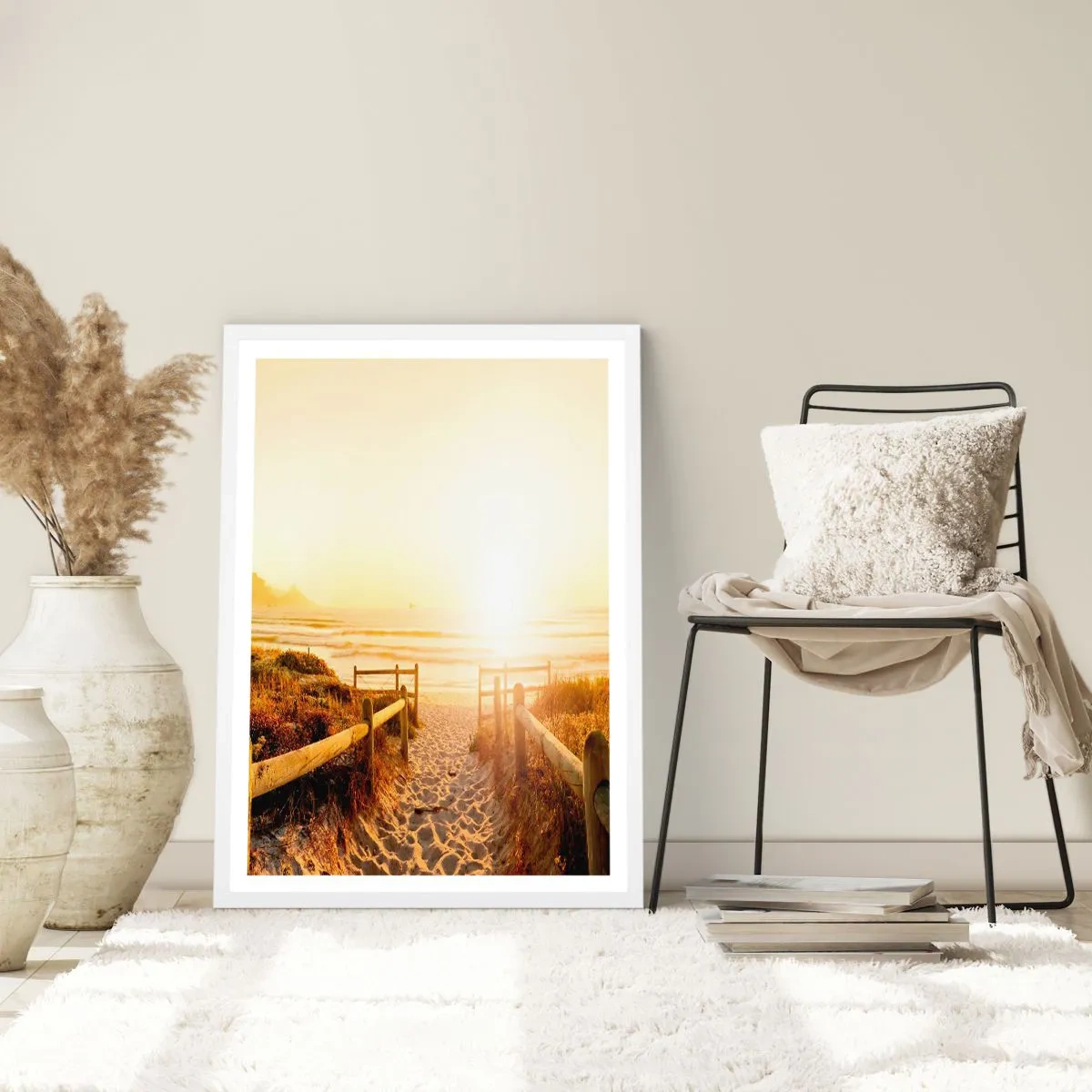 Affisch i vit ram - Genom sanddynan mot solen - 30x40 cm
