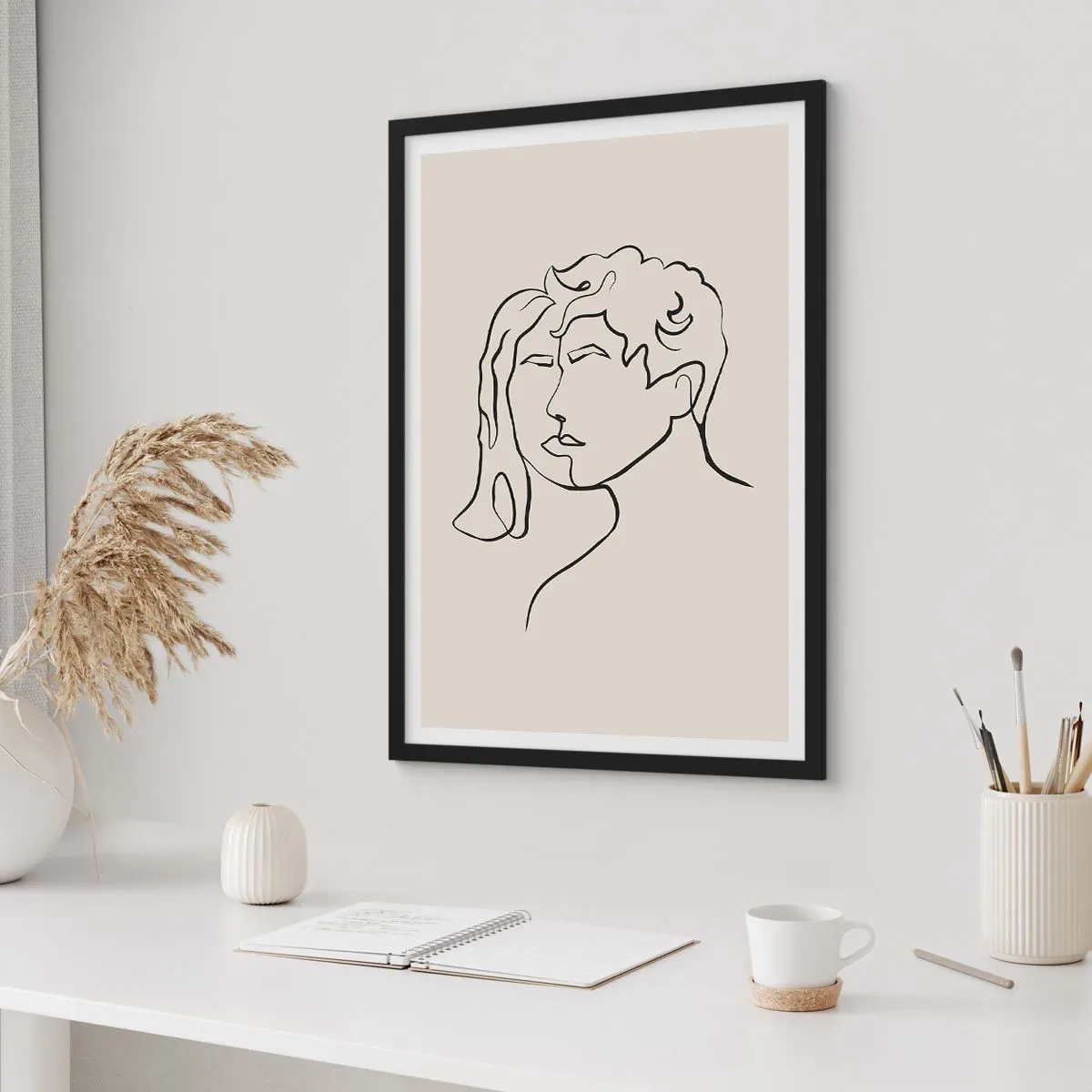 Affisch i svart ram - En minimalistisk skiss av ett pars ansikten mot en beige bakgrund. - 50x70cm - Och enighet har blivit - Modern väggdekoration för vardagsrum och sovrum ARTTOR
