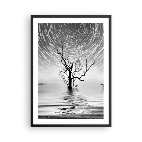 Affisch i svart ram - Stjärnan virvlar över ett ensamt träd i vattnet - 50x70cm - Naturens symfoni - Modern väggdekoration för vardagsrum och sovrum ARTTOR