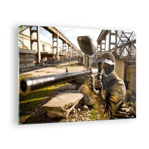 Glastavla - Bild på glas - Paintballspelare i aktion i en industriell miljö - 70x50cm - Du kan också bli hjälte - Modern väggdekoration för vardagsrum och sovrum ARTTOR