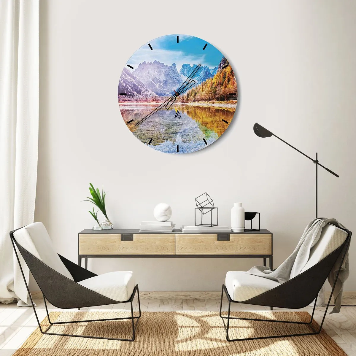 Väggklocka - Klocka på glas - Ett bergslandskap med en höstskog som speglas i sjöns yta - 30x30cm - Det är redan höst i fjällen - Modern väggdekoration för vardagsrum, kök och sovrum ARTTOR