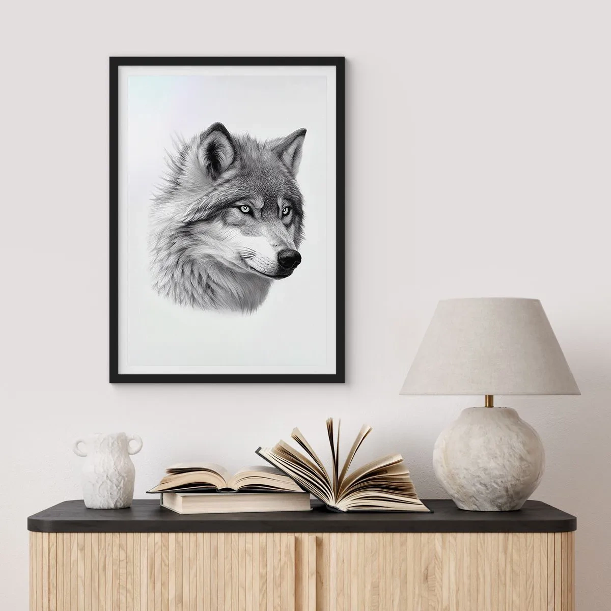 Affisch i svart ram - Ett realistiskt porträtt av en varg i grå nyanser. - 50x70cm - Alfa - utan tvekan - Modern väggdekoration för vardagsrum och sovrum ARTTOR