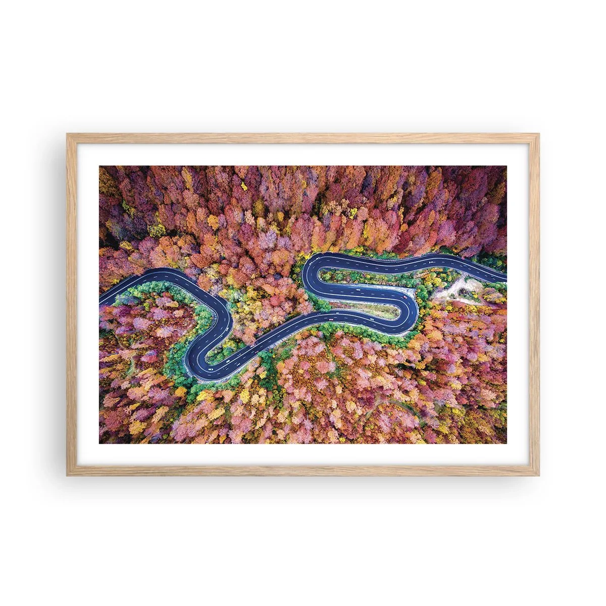 Affisch i ram av ljusek - Slingrande väg genom skogen - 70x50 cm