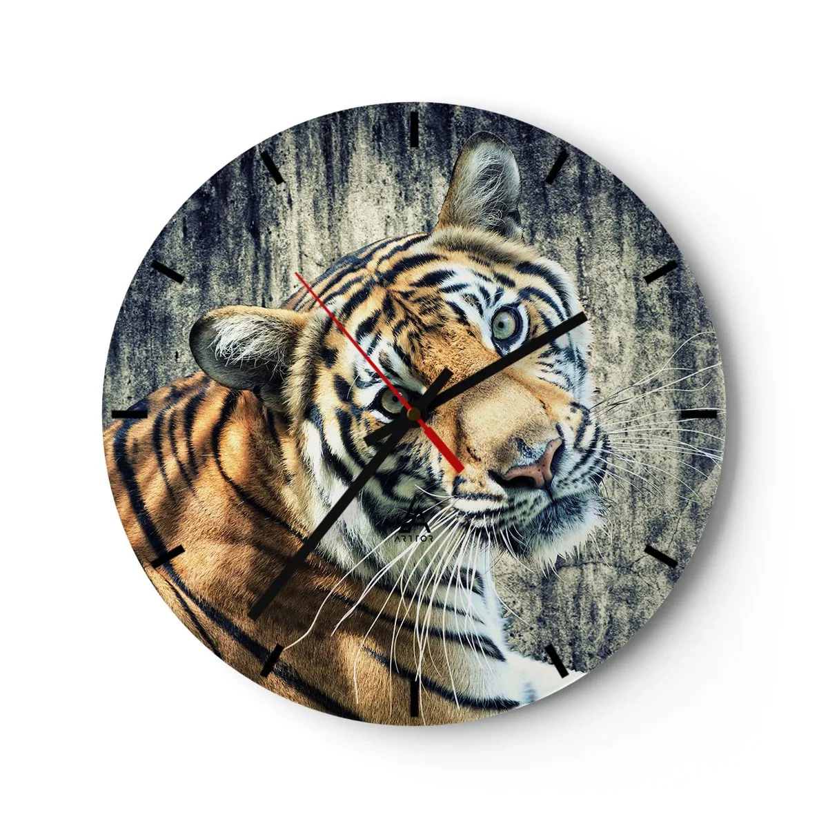 Väggklocka - Klocka på glas - Porträtt av en tiger mot en stenmur - 30x30cm - Porträtt i ljusstrålar - Modern väggdekoration för vardagsrum, kök och sovrum ARTTOR