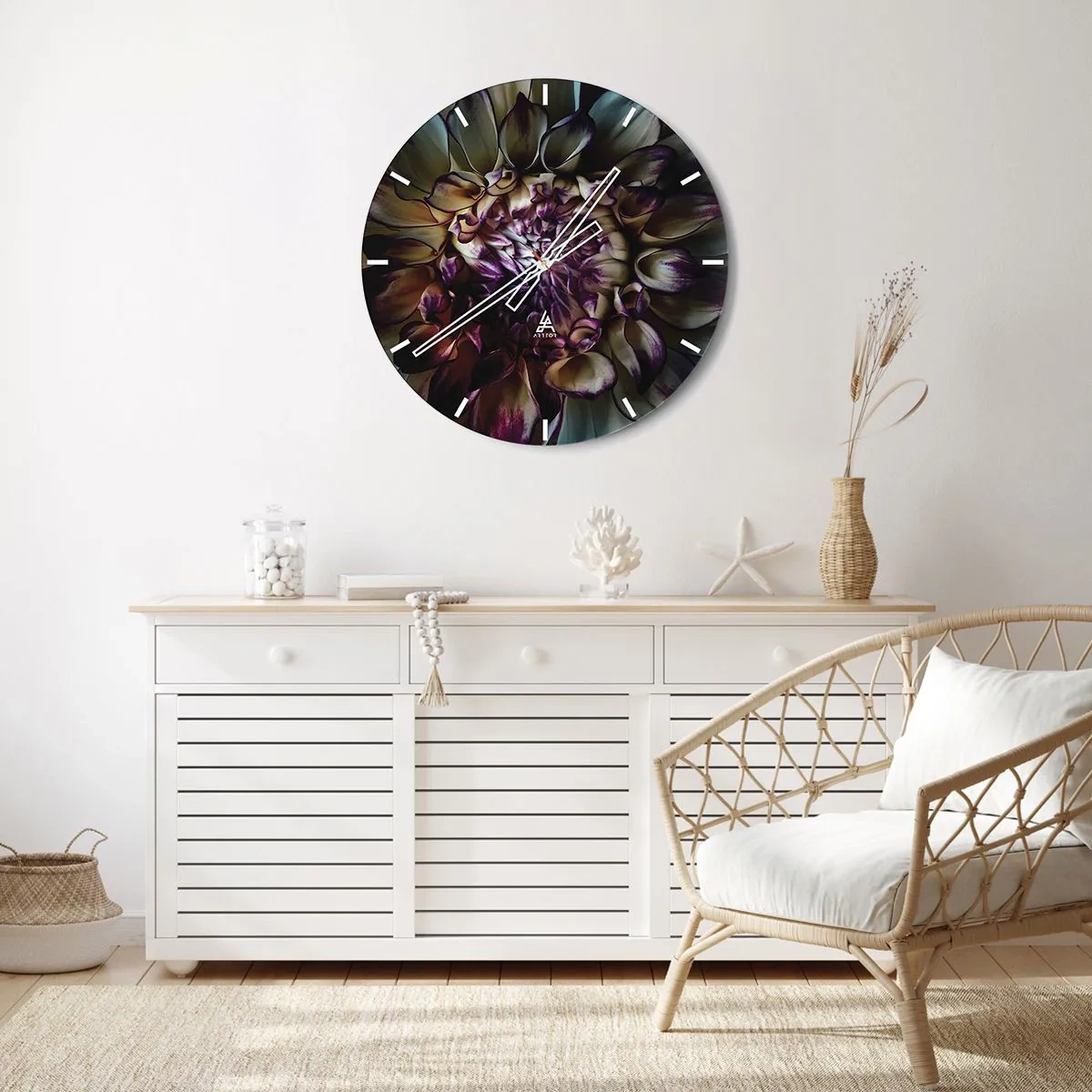 Väggklocka - Klocka på glas - Närbild av blomblad i mörka nyanser - 30x30cm - Blommande ungdom - Modern väggdekoration för vardagsrum, kök och sovrum ARTTOR