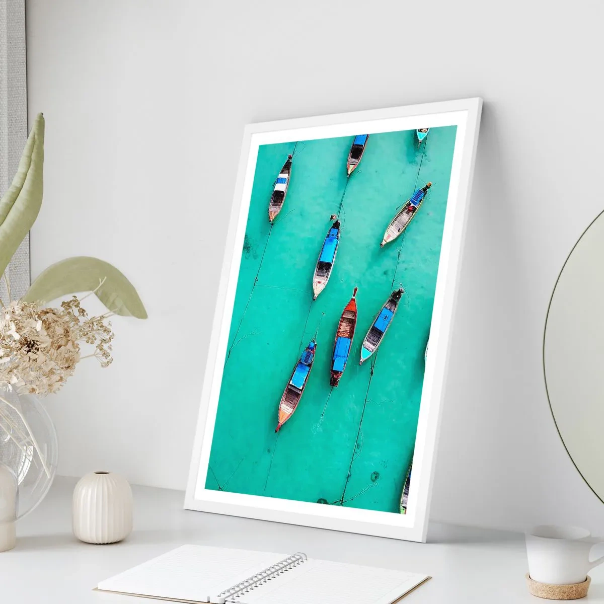 Affisch i vit ram - Under en glad väntan - 70x100 cm