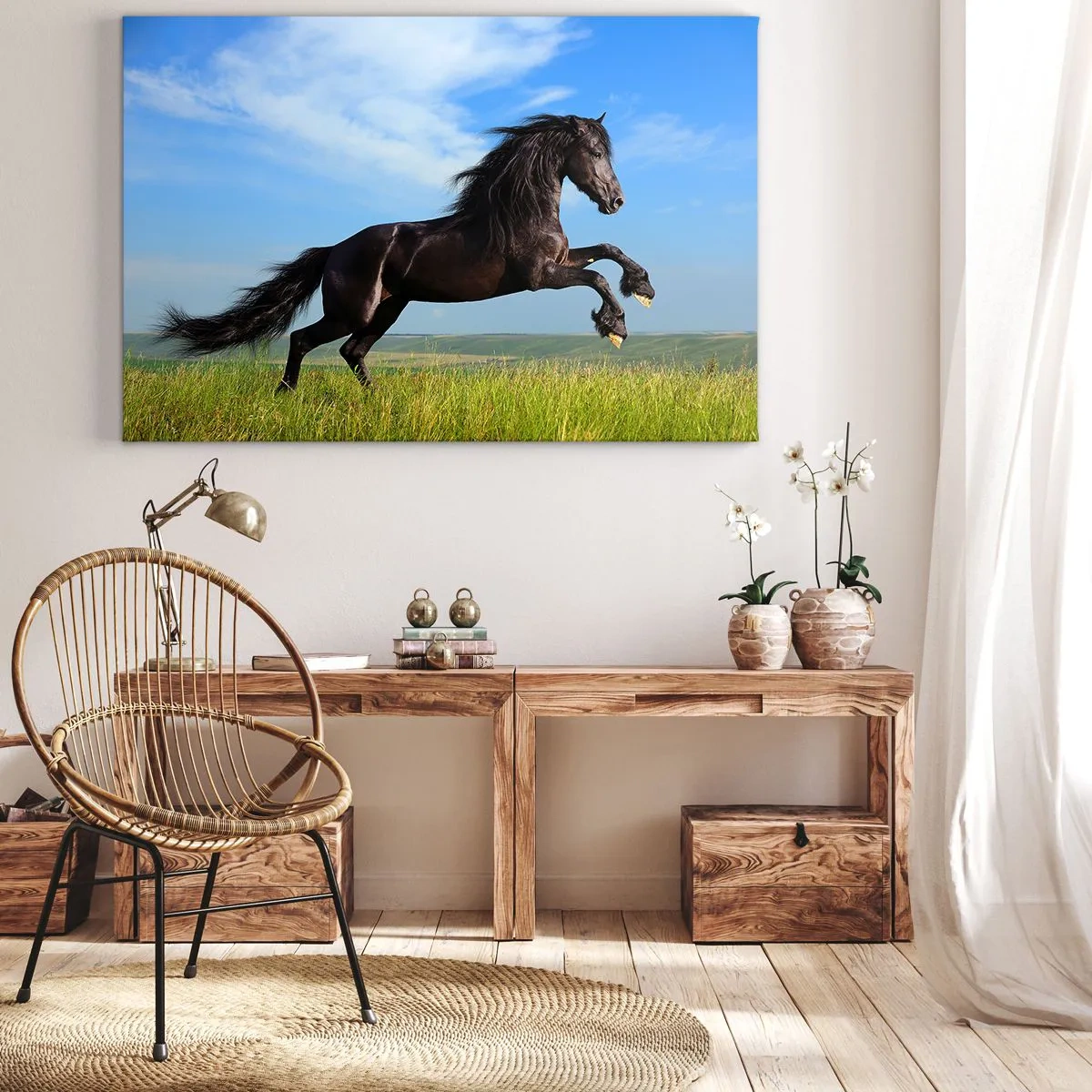 Canvastavla - Bild på duk - En svart häst som springer mot en blå himmel och en grön äng - 70x50cm - Tagande frihetsmanifest - Modern väggdekoration för vardagsrum och sovrum ARTTOR