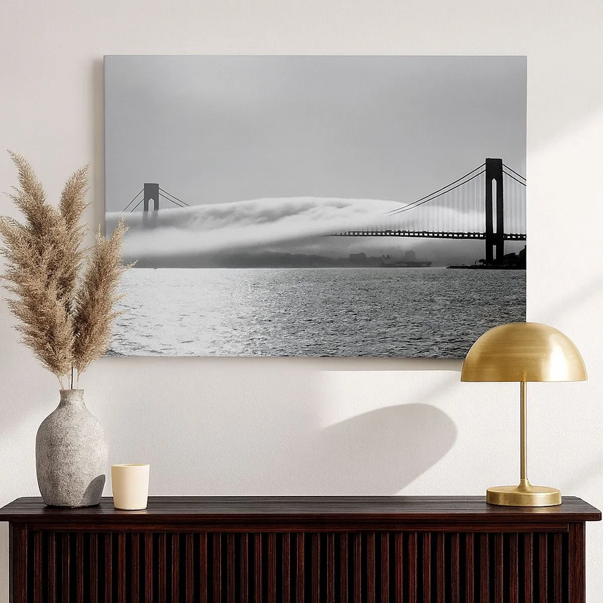 Canvastavla - Bild på duk - En bro över vatten höljd i dimma i svartvitt - 70x50cm - Passera Golden Gate - Modern väggdekoration för vardagsrum och sovrum ARTTOR